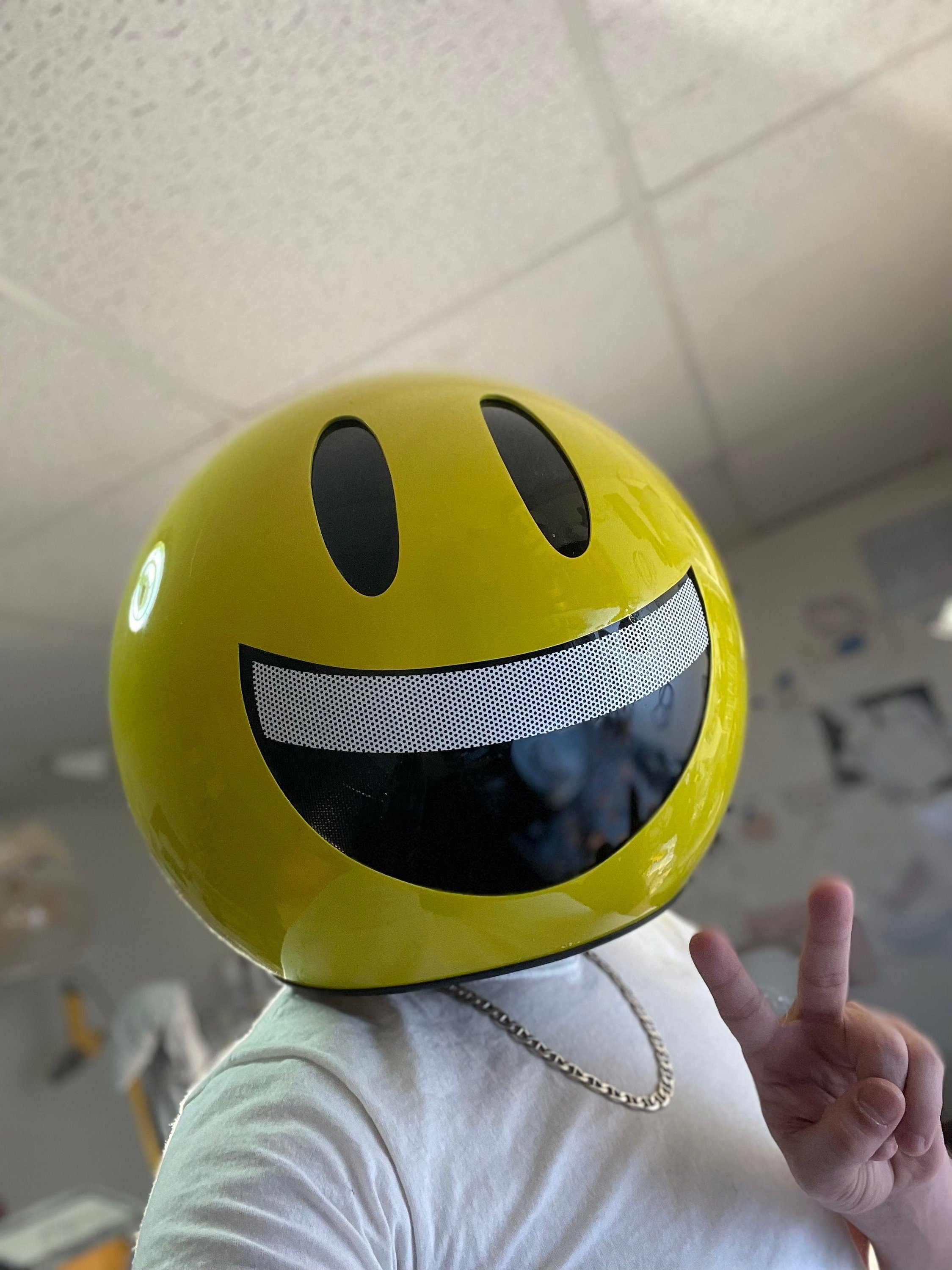 Smile face emoji helmet – Ravehelmetsinc